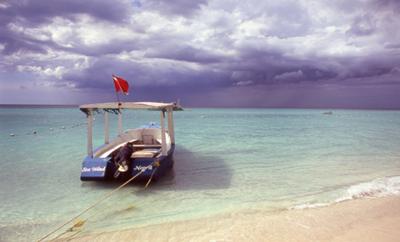 <b><font color=red>Photo Contest Entry #11</font></b><br>Jamaica Boat Scene