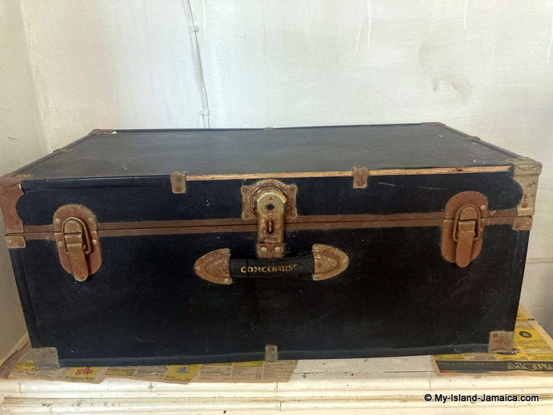 jamaican_antique_old_trunk_