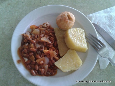 jamaican_breakfast_at_fun_holiday_beach_resort