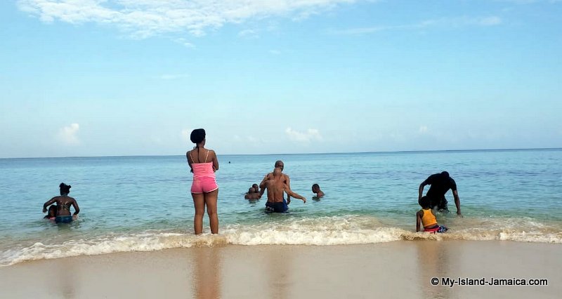jamaican_family_beach_photo