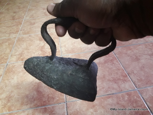 jamaican_maroon_charlestown_sud_iron