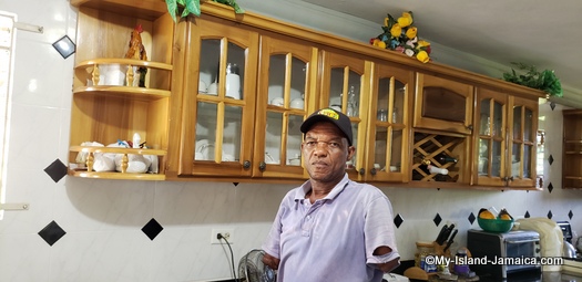 Winston barr, Jamaican man without hands, in his kitchen