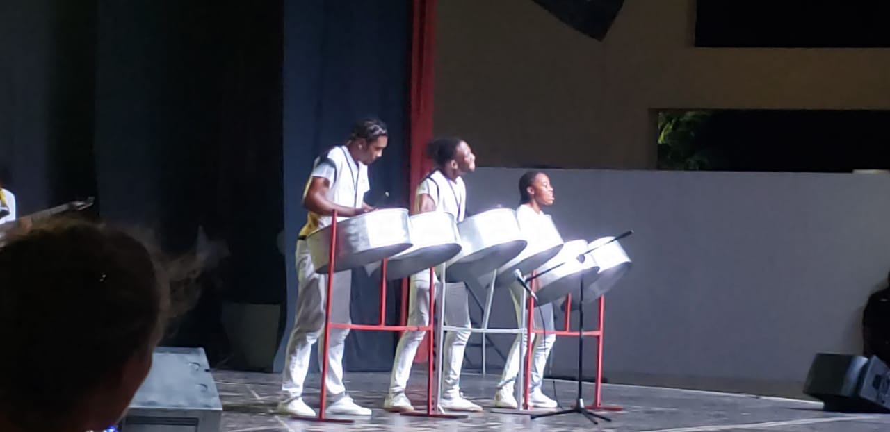 Jamaikos plieno būgnas | Instrumentas OfJamaikos plieno būgnas | Instrumentas Of  