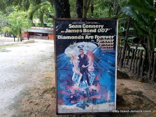 james_bond_beach_movie_board