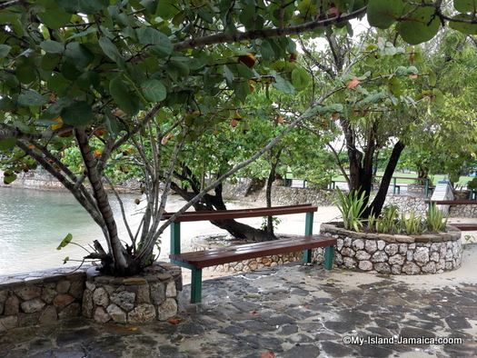 james_bond_beach_seats