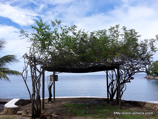 james_bond_beach_wedding_arch