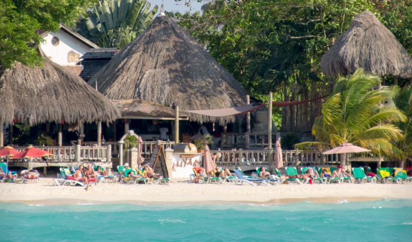 Kuyaba Negril Beach Bar | Photo Credit: Kuyaba Hotel and Restaurant