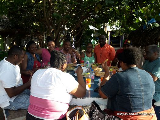 little_ochie_jamaica_dining