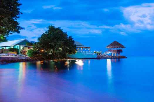 luna_sea_inn_exterior_night luna_sea_inn_exterior_night