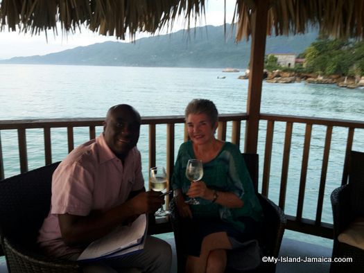 luna_sea_inn_talking_with_linda