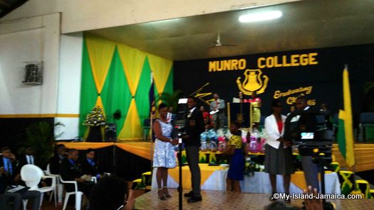 munro_college_jamaica_ronaldo_gayle_collecting_prize