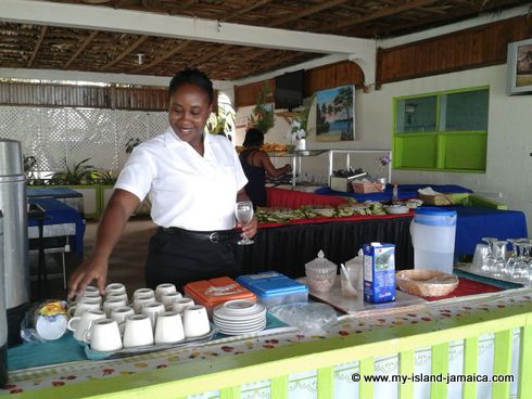 negril_jamaica_all_inclusive_resorts_breakfast_at_Fun_holiday_beach_resort