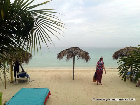 negril_jamaica_all_inclusive_resorts_walking_on_beach