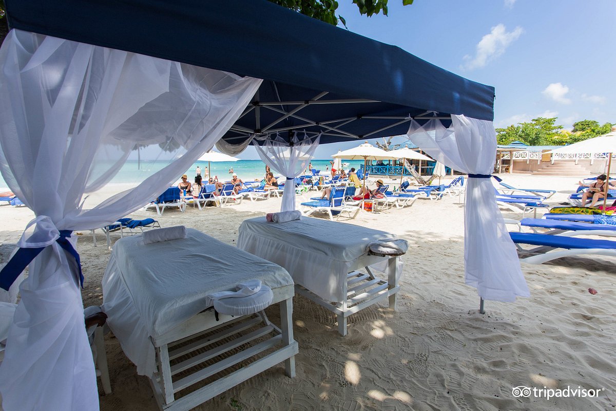 Negril Treehouse Hotel | (Photo Credit: Massage Tent By The BEach)