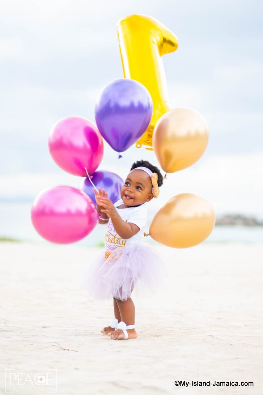 nylah_gayle_with_baloons