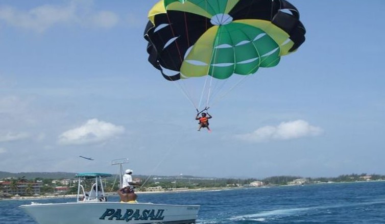 parasailling_in_montego_bay.jpg