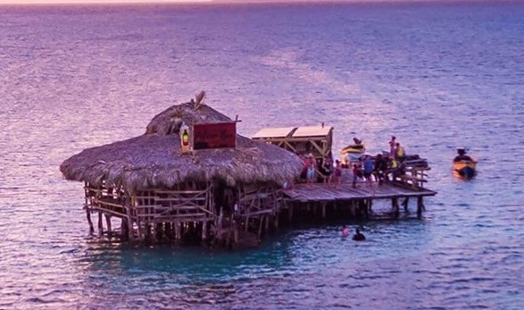 pelican_bar_exotic_excursions