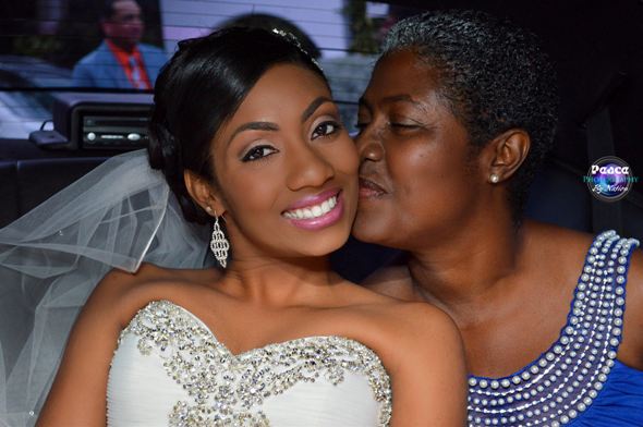 photographers_in_jamaica_mr_nation_sampe_mom_kissing