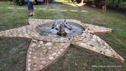 rastafari_indigenous_village_star_fireside