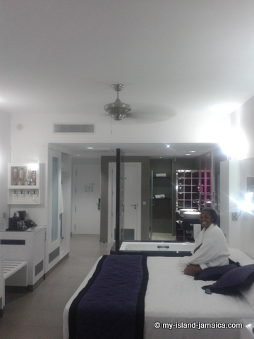 relaxing_in_room_at_hotel_riu_jamaica