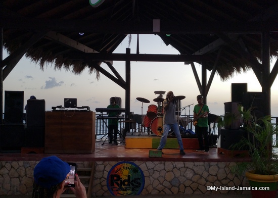 ricks_cafe_jamaica_artiste_performing