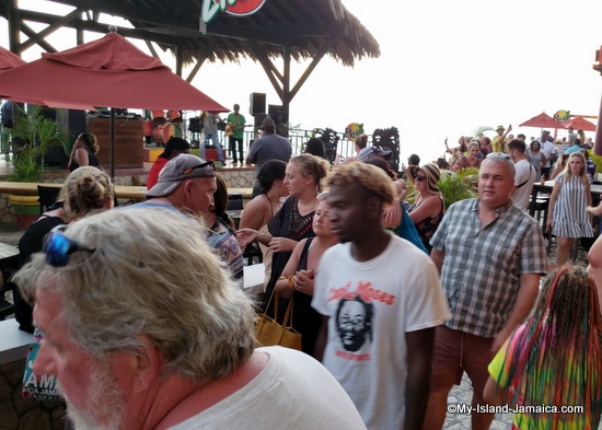 ricks_cafe_jamaica_patrons_walking