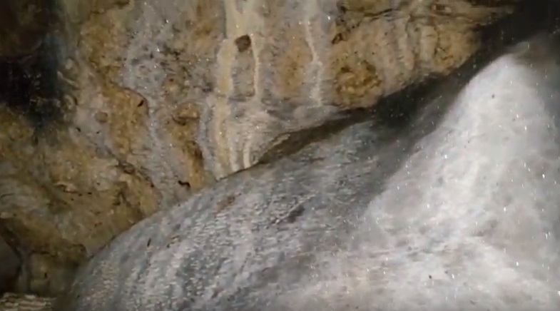 roaring_river_cave_in_jamaica_glistening_rocks