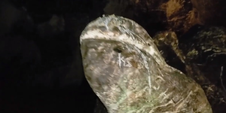 roaring_river_cave_in_jamaica_turtle_head_formations