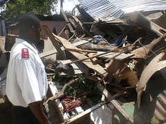 Hurricane Dean Picture salvation_army_worker_in_ruin.jpg