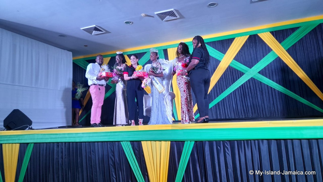 st_james_festival_queen_karena_gayle_with_sponsors