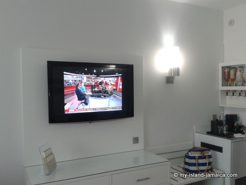 television_in_suite_at_rui_jamaica
