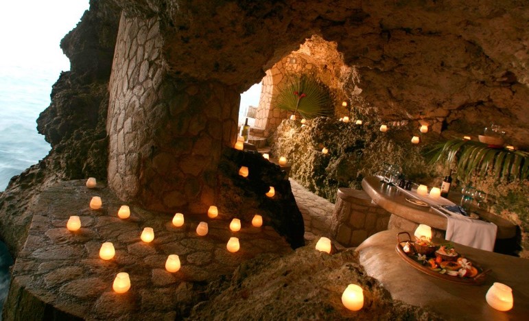the_caves_hotel_candle_dinner