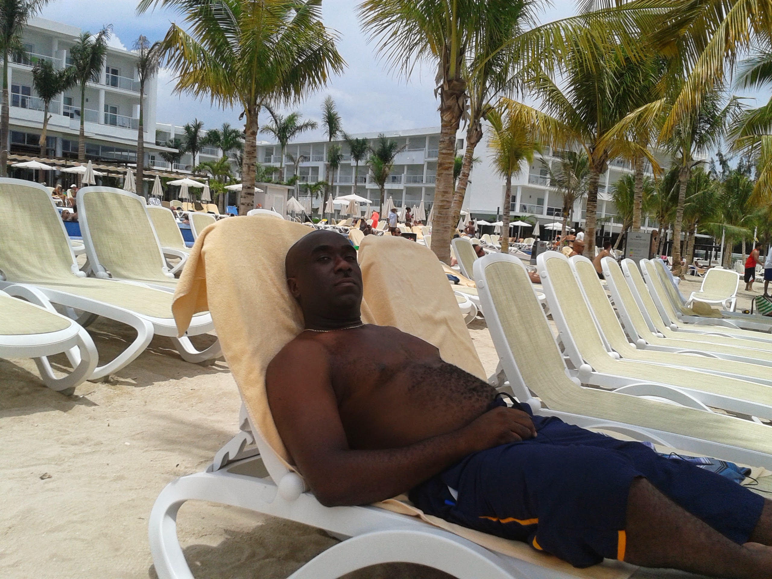 travel_budget_planner_for_jamaica_beach_day_relax_wellesley
