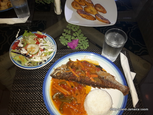 vacation_villas_in_jamaica_fish_dinner