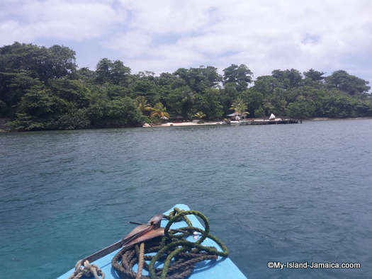 vacation_villas_in_jamaica_moon_san_villa_portland_sailing_on_boat