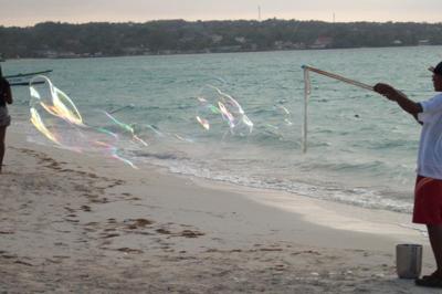 bubbles_on_beach_in_negril