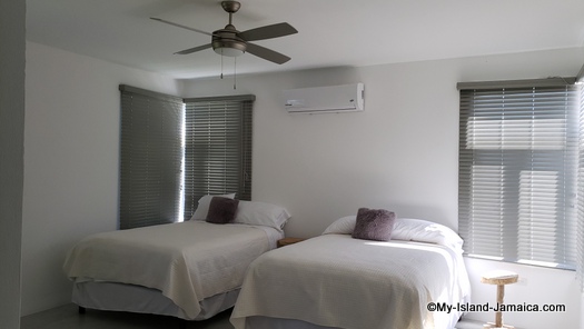 villa_in_jamaica_ivys_cove_family_room