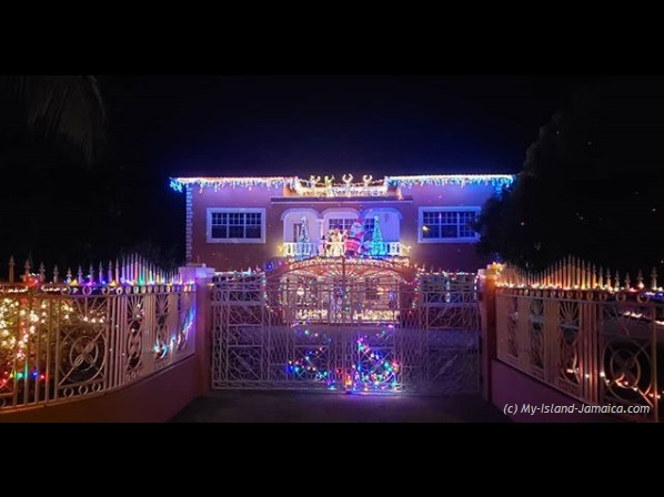 christmas_decorations_in_jamaica_water_works_house