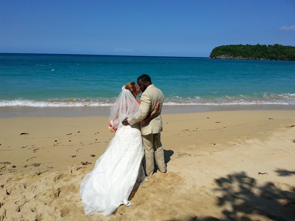 Who can sign the marriage license in a christian ceremony in Jamaica?