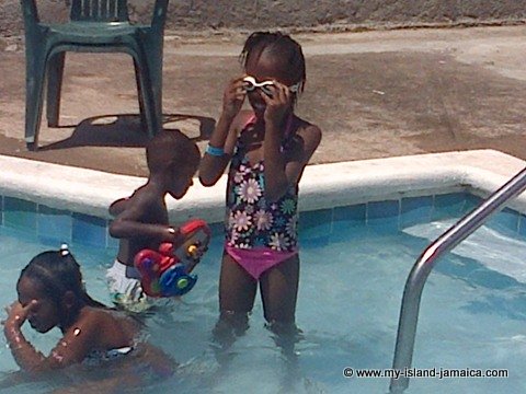 kids_in_pool_at_tapioca_jamaica_wag_water_valley_committee_mothers_day_brunch