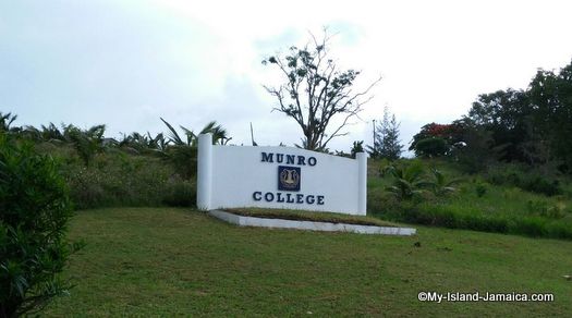 munro_college_jamaica_welcome_sign