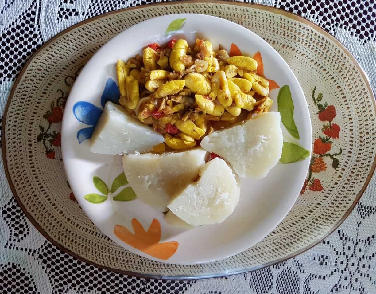 What do they eat for breakfast in Jamaica- ackee and saltfish with cooked yam